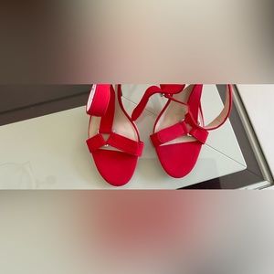 Never worn but old . Check the straps please